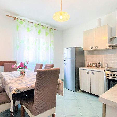 1 Bedroom Nice Apartment In Kastel Sucurac Каштела Екстер'єр фото