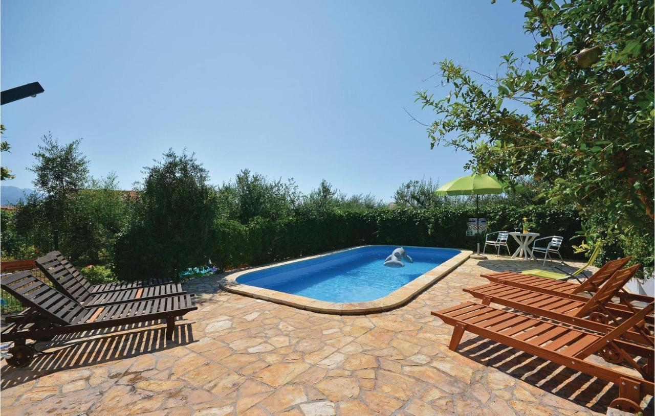 1 Bedroom Nice Apartment In Kastel Sucurac Каштела Екстер'єр фото