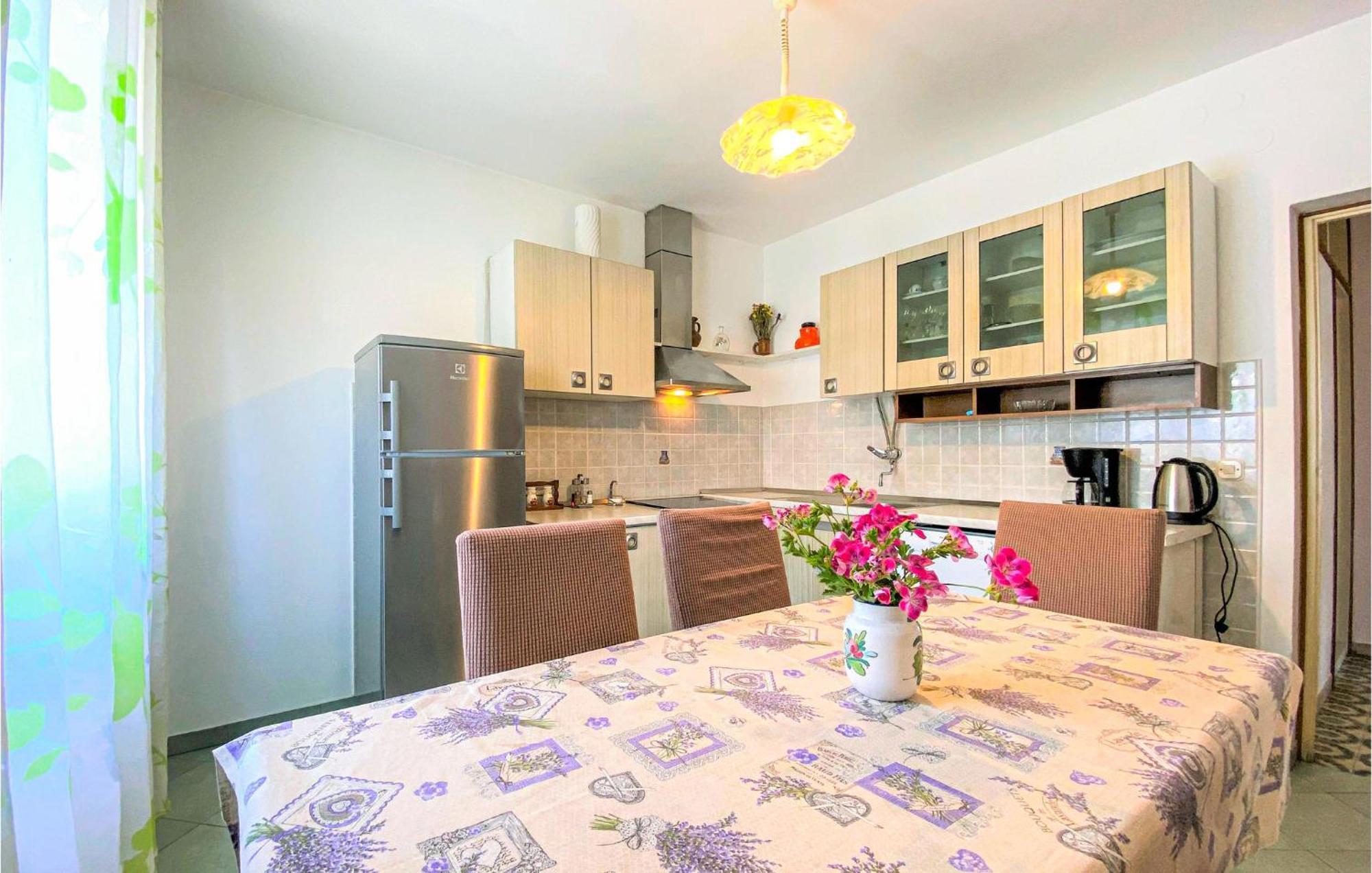 1 Bedroom Nice Apartment In Kastel Sucurac Каштела Екстер'єр фото