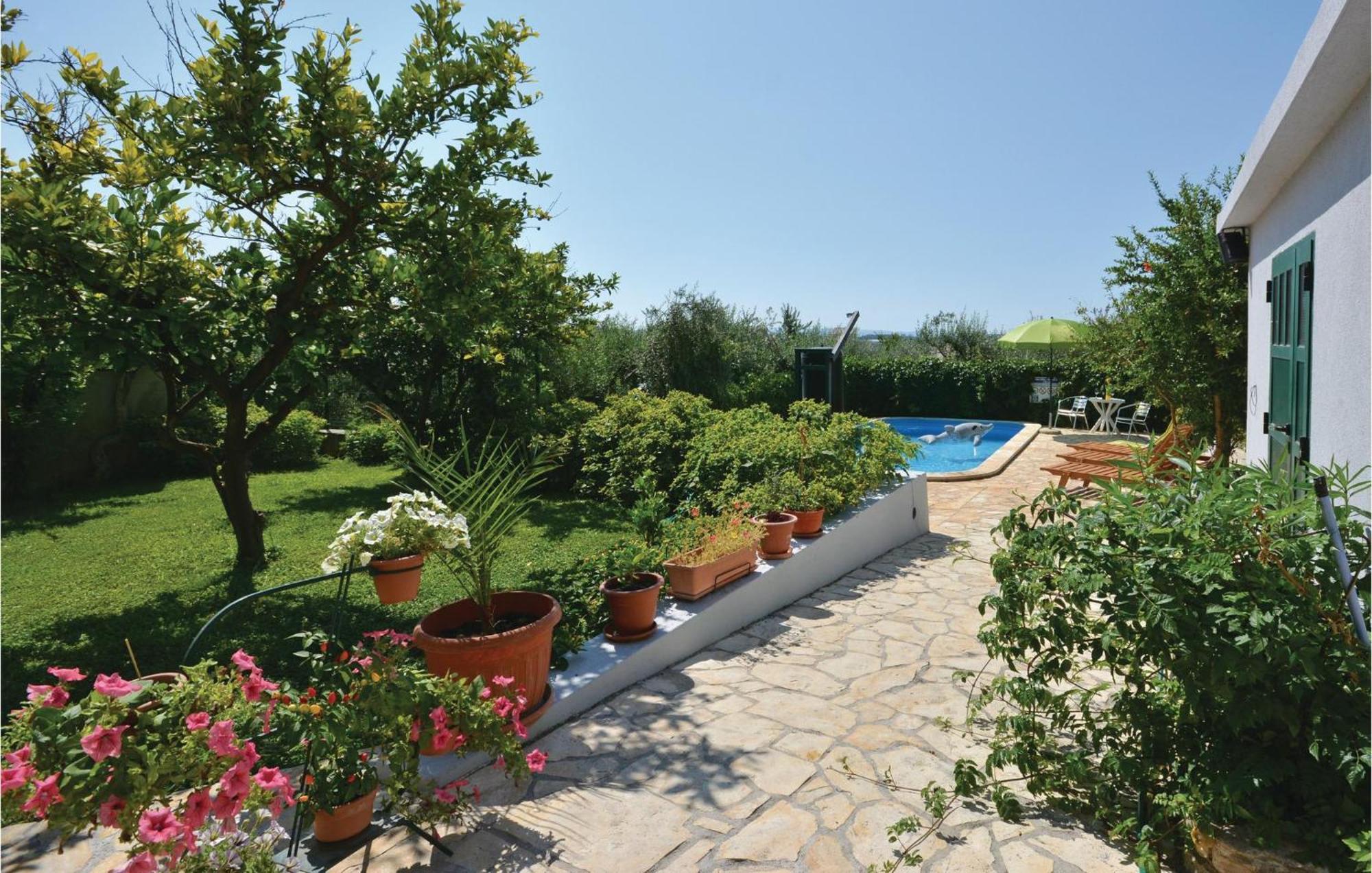 1 Bedroom Nice Apartment In Kastel Sucurac Каштела Екстер'єр фото